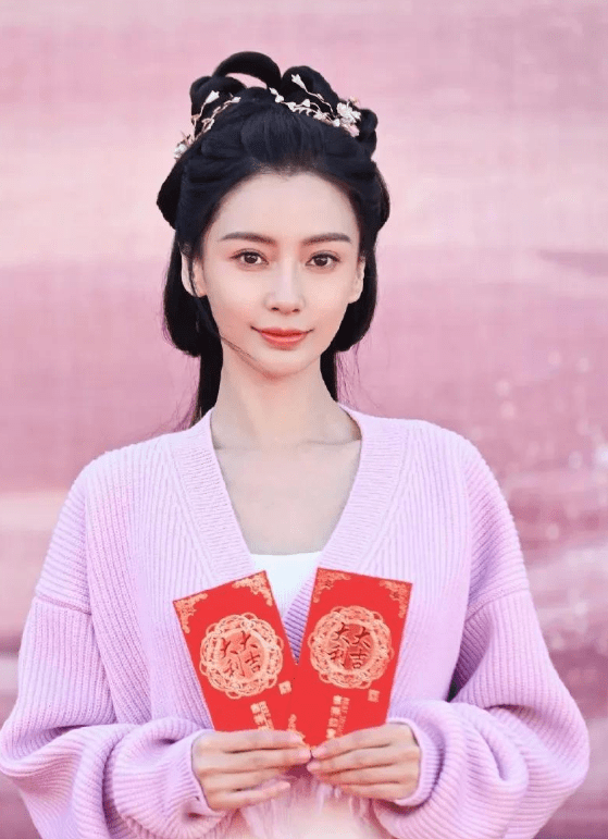  杨颖 